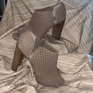 Vince Camuto peep toe 4" heel ankle boots
